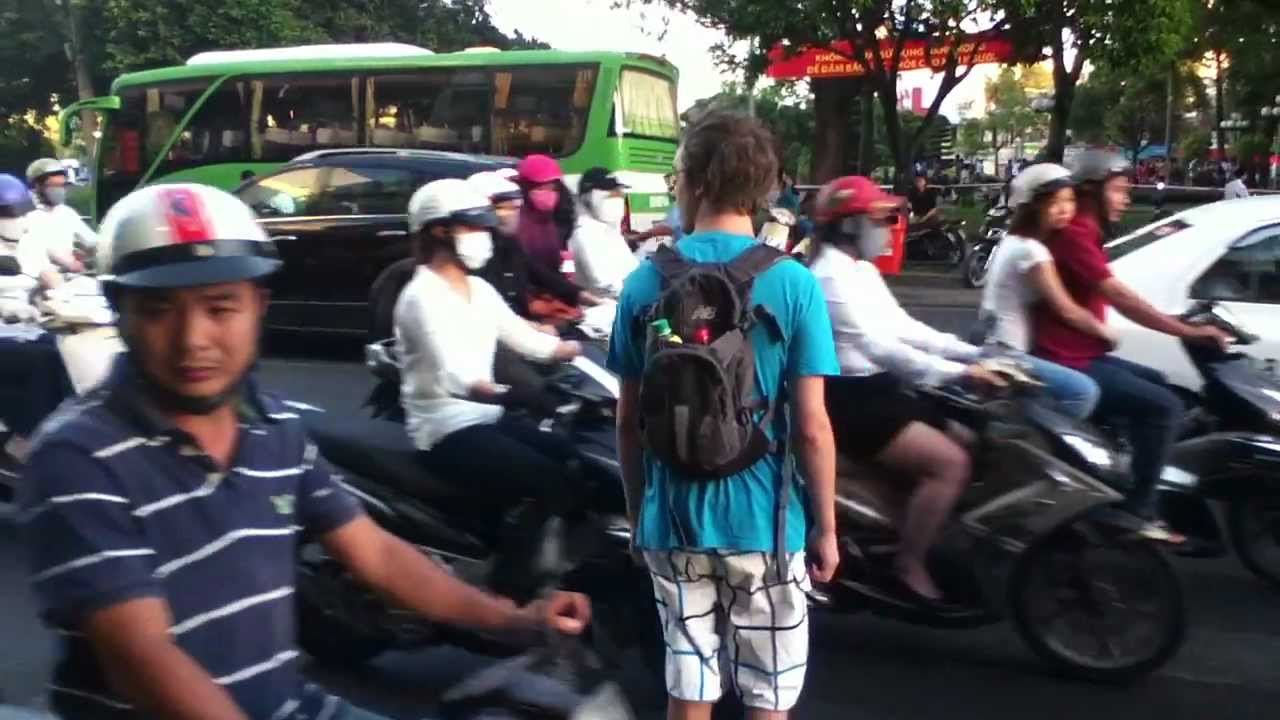 How to cross a street in Ho Chi Minh City (Saigon), Vietnam
