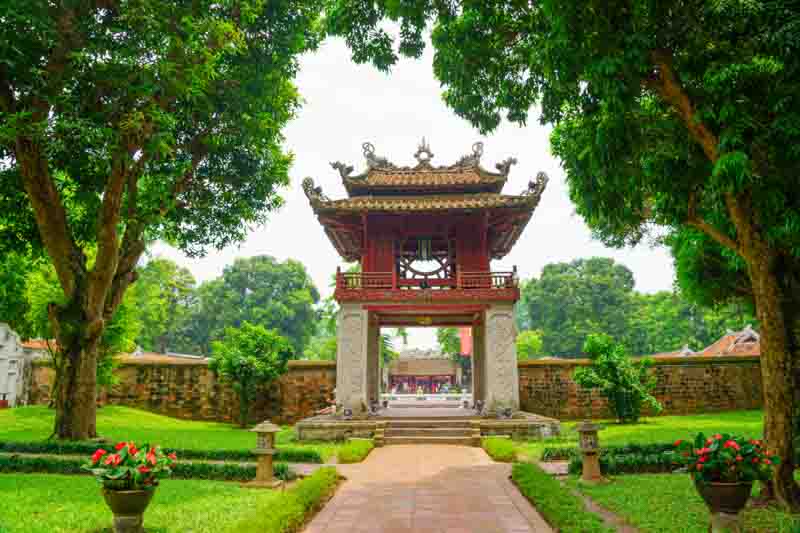 el templo de la literatura en hanoi