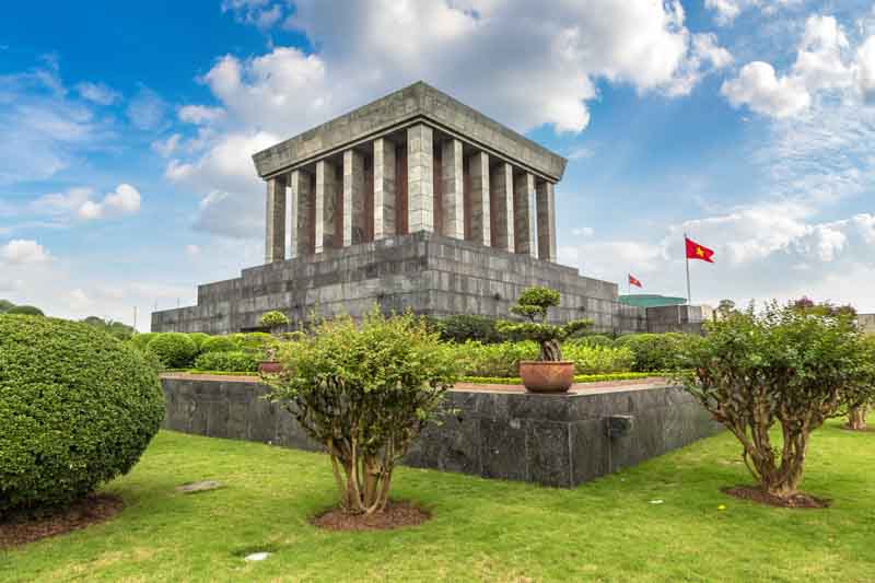 mausoleo de ho chi minh en hanoi