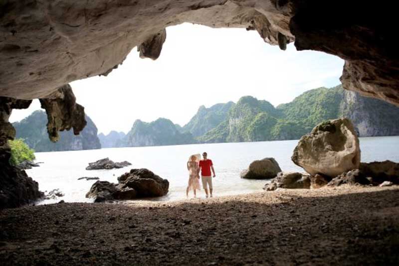 tay cave en bai tiu long bay