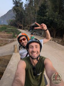 con amigos en vietnam