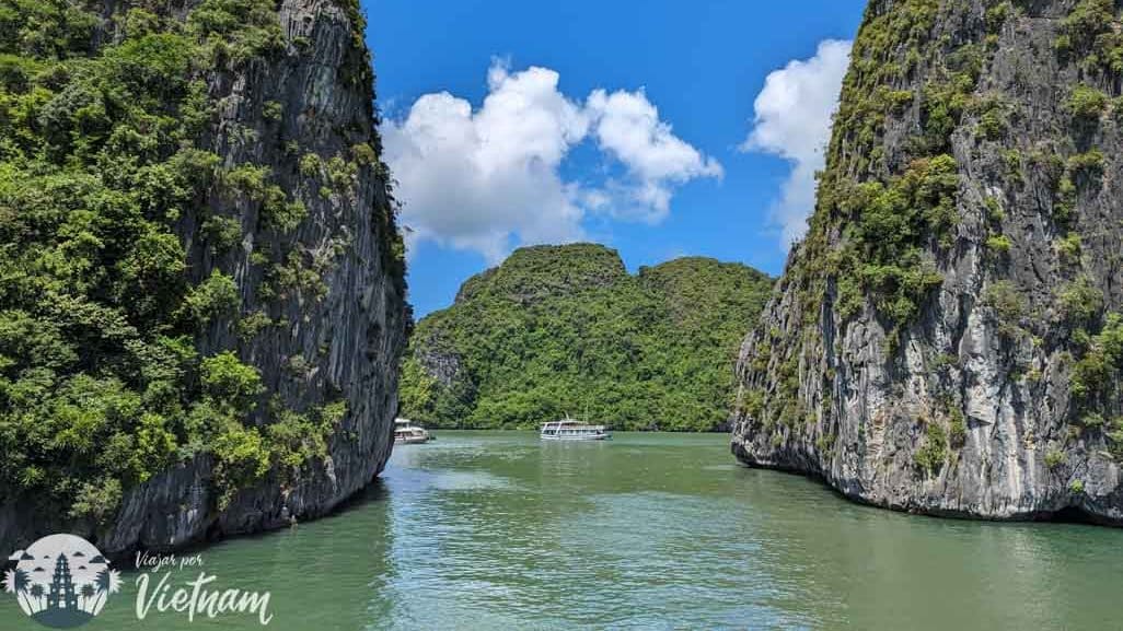 halong bay hanoi vietnam