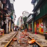 hanoi train street en vietnam