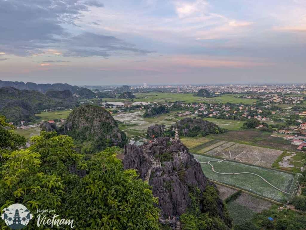 mua cave en ninh binh vietnam