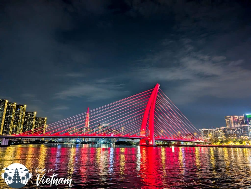 vistas nocturnas de ho chi minh city, en Vietnam
