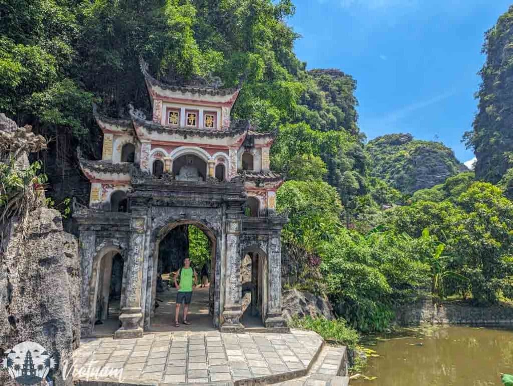 bich dong pagoda en ninh binh