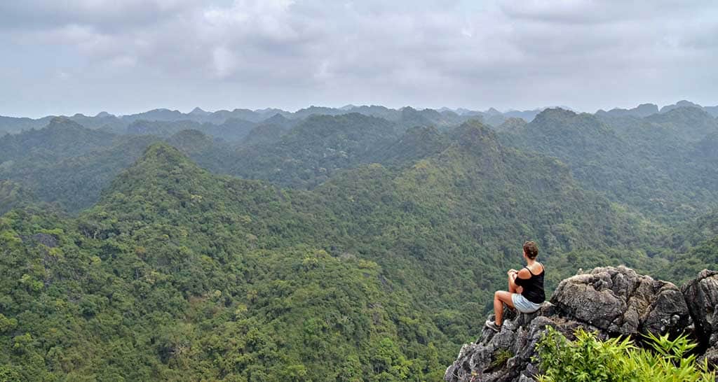 Ngu Lam Peak, cat ba