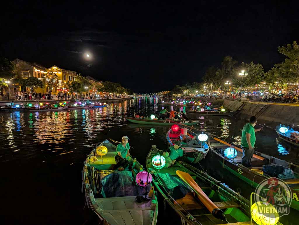 paseo nocturno en barca por Hoi An
